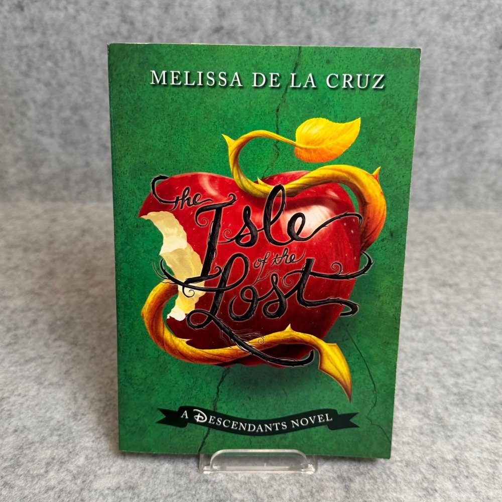 The Isle of the Lost: A Descendants Novel by Melissa de la Cruz - Paperback